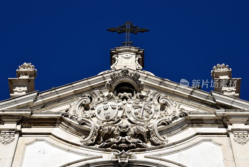 São多明戈斯教堂的山形墙和十字架，前宗教法庭总部- Igreja de São多明戈斯，里斯本，葡萄牙
